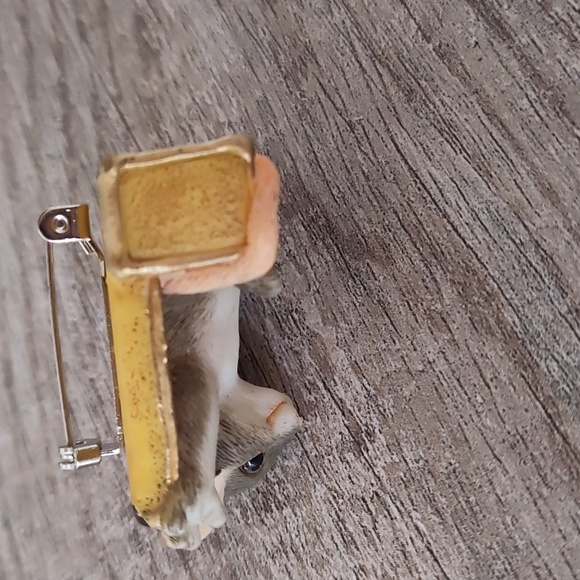 Charming Tails lapel pin! 🐭 - Picture 4 of 4